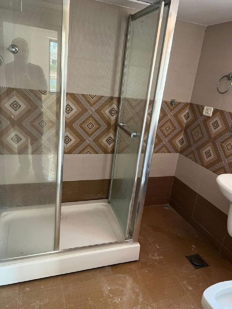 Bathroom, bandra west 2 Bedroom 700 Sq.Ft. Apartment In Bandra West Mumbai 9810392