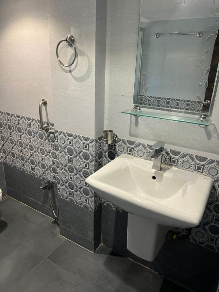 Bathroom, bandra west 2 Bedroom 700 Sq.Ft. Apartment In Bandra West Mumbai 9810392