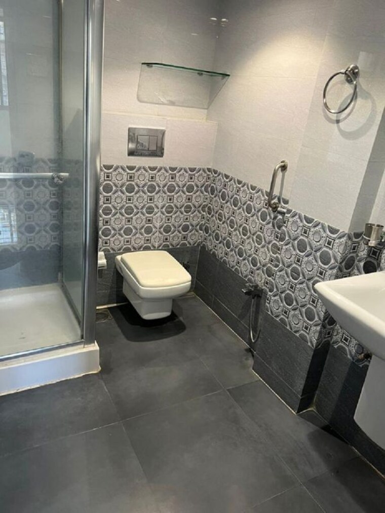 Bathroom, bandra west 2 Bedroom 700 Sq.Ft. Apartment In Bandra West Mumbai 9810392