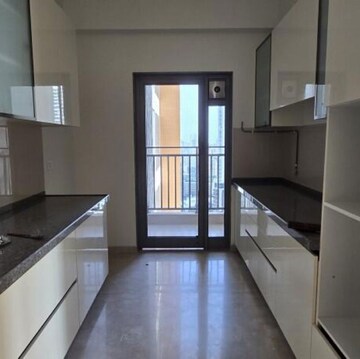 Room in 3 BHK Apartment at Piramal Mahalaxmi, Arthur rd – for Rent