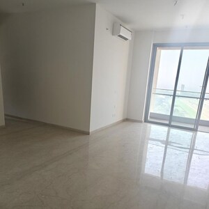 Room in 3 BHK Apartment at Piramal Mahalaxmi, Arthur rd – for Rent