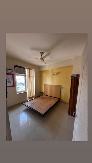 Room in 2 BHK Apartment at Shree Vardhman Mantra, Sector 67 – for Rent
