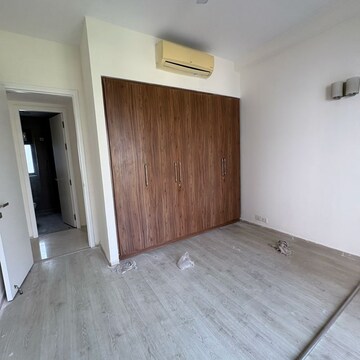 Room in 3 BHK Apartment at Ireo Skyon, Sector 60 – for Rent