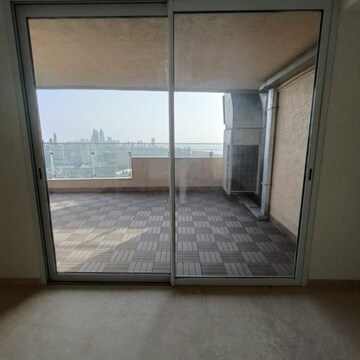 Room in 3 BHK Apartment at Lokhandwala Minerva Mahalaxmi, Arthur rd – for Rent