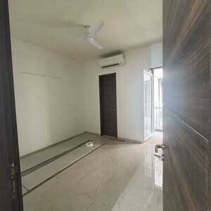 Room in 3 BHK Apartment at Smart World Orchard, Sector 61 – for Rent