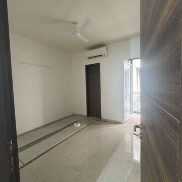 Room in 3 BHK Apartment at Smart World Orchard, Sector 61 – for Rent