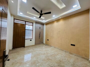 Room in 3 BHK Builder Floor at Fidato Honour Homes, Sector 89 – for Rent