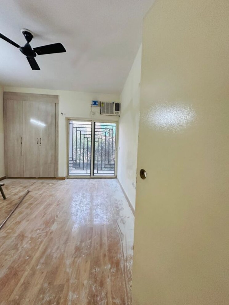 Room, puri-aman-vilas 3.5 Bedroom 1670 Sq.Ft. Builder Floor In Sector 89 Faridabad 9810462