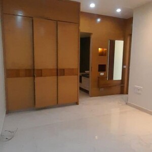 Room in 3 BHK Apartment at Kalpataru Horizon, Khan Abdul Gafar Road – for Rent