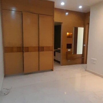 Room in 3 BHK Apartment at Kalpataru Horizon, Khan Abdul Gafar Road – for Rent