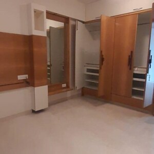 Room in 3 BHK Apartment at Kalpataru Horizon, Khan Abdul Gafar Road – for Rent