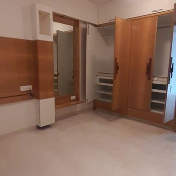 Room in 3 BHK Apartment at Kalpataru Horizon, Khan Abdul Gafar Road – for Rent