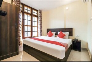 Bedroom in 6+ BHK Independent House at Gomti Nagar – for Rent