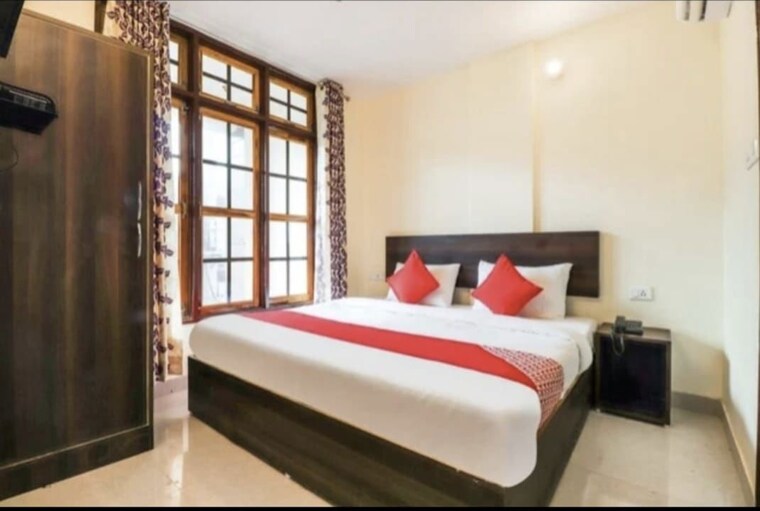 Bedroom, gomti nagar 6+ Bedroom 4000 Sq.Ft. Independent House In Gomti Nagar Lucknow 9810477