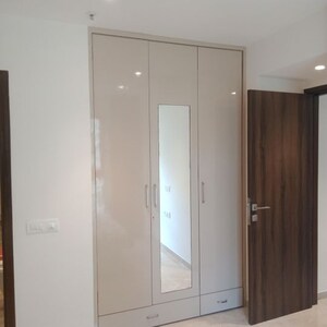 Room in 1 BHK Apartment at Hiranandani Regent Hill, Powai – for Rent