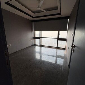 Room in 3 BHK Apartment at Lodha Trump Tower, Kamala Mill – for Rent