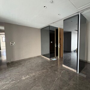 Room in 3 BHK Apartment at Lodha Trump Tower, Kamala Mill – for Rent