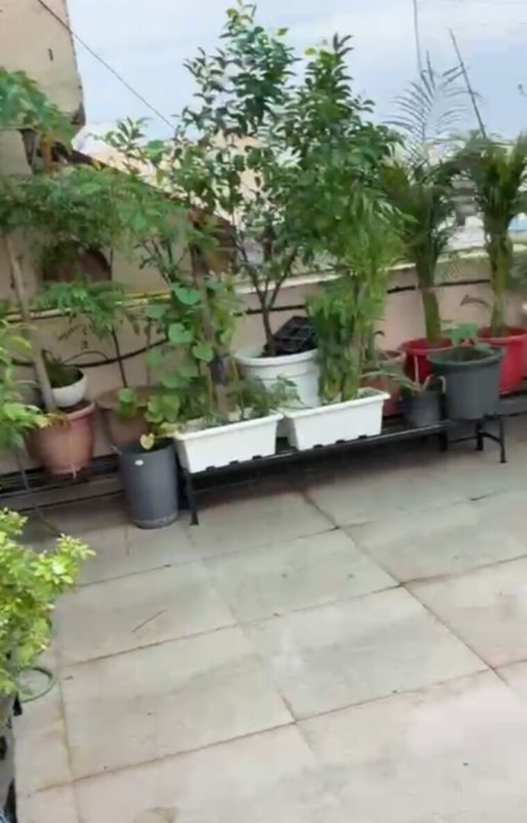  Parking, patel nagar 1 RK 450 Sq.Ft. Builder Floor In Patel Nagar Delhi 9810516