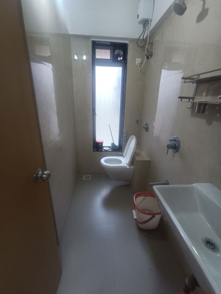 Bathroom, nakul-raj 2 Bedroom 1000 Sq.Ft. Apartment In Malad West Mumbai 9810534