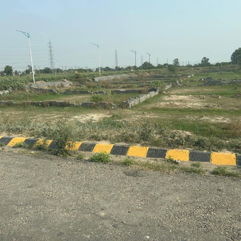 Plot For Sale in Sector 61