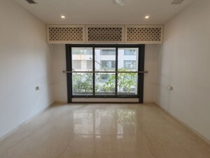 Room in 4 BHK Apartment at Sunteck Signia Isles, Bandra Kurla Complex – for Rent