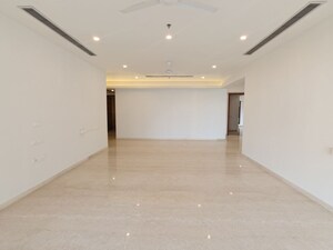 Room in 4 BHK Apartment at Sunteck Signia Isles, Bandra Kurla Complex – for Rent