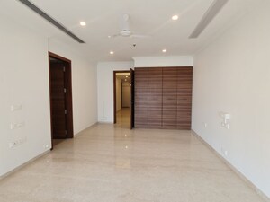 Room in 4 BHK Apartment at Sunteck Signia Isles, Bandra Kurla Complex – for Rent