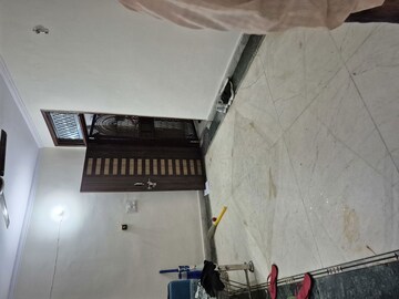 Master Bedroom in 2.5 BHK Builder Floor at Mayur Vihar – for Rent