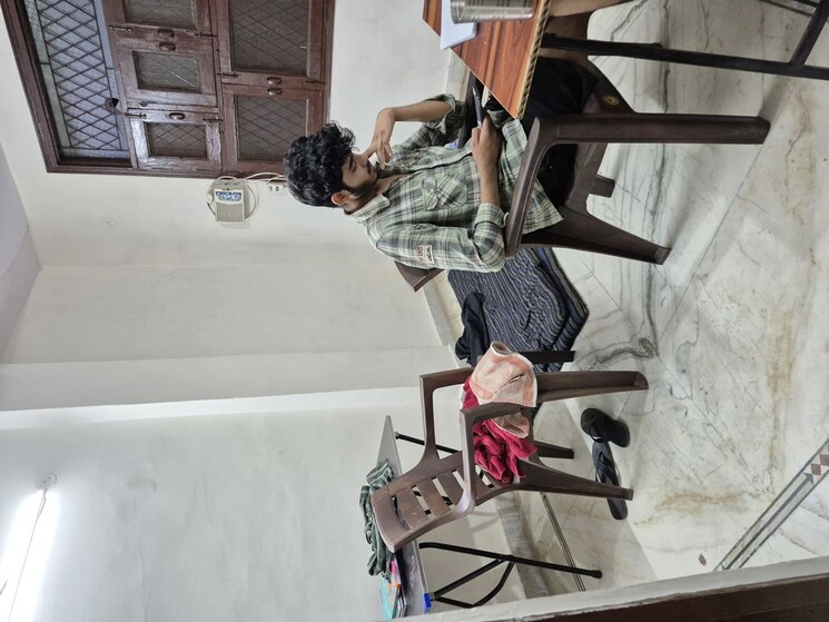 undefined, mayur vihar 2.5 Bedroom 750 Sq.Ft. Builder Floor In Mayur Vihar Delhi 9810588