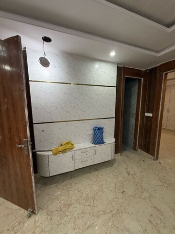 Room in 2 BHK Builder Floor at Mahavir Enclave – for Sale