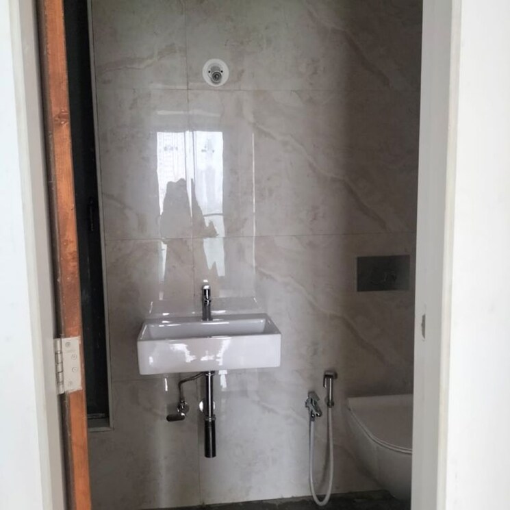 Bathroom, jivan-prakash-apartment 2 Bedroom 682 Sq.Ft. Apartment In Matunga Road Mumbai 9358978