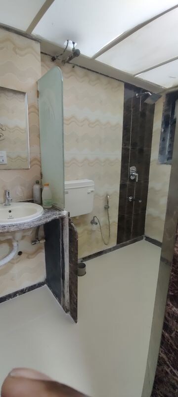 Bathroom in 6 BHK Apartment at Orchid Tower, Worli – for Rent