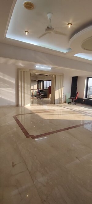 Room in 6 BHK Apartment at Orchid Tower, Worli – for Rent