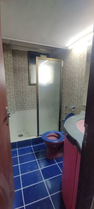 Bathroom in 6 BHK Apartment at Orchid Tower, Worli – for Rent