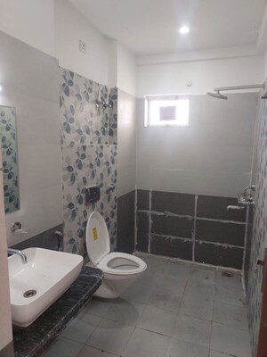 Bathroom in 3 BHK Apartment at Haridwar Bypass – for Rent