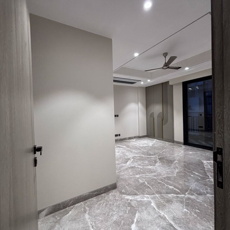 Room, gulmohar park 4 Bedroom 300 Sq.Yd. Builder Floor In Gulmohar Park Delhi 9810632