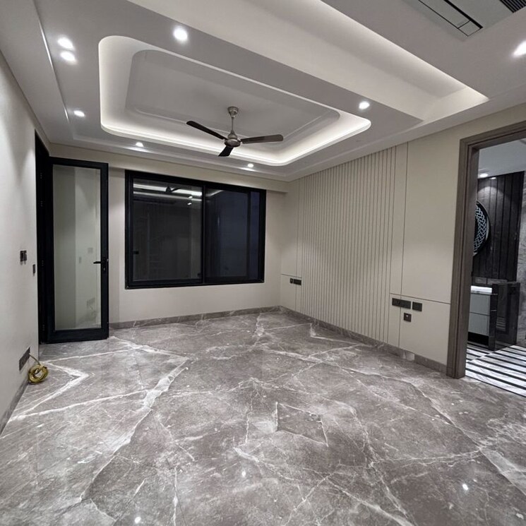  Parking, gulmohar park 4 Bedroom 300 Sq.Yd. Builder Floor In Gulmohar Park Delhi 9810632