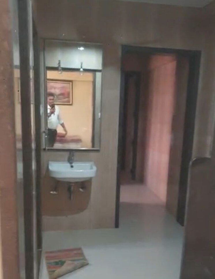 Bathroom, avant-hillway 1 Bedroom 330 Sq.Ft. Apartment In Goregaon East Mumbai 9810639