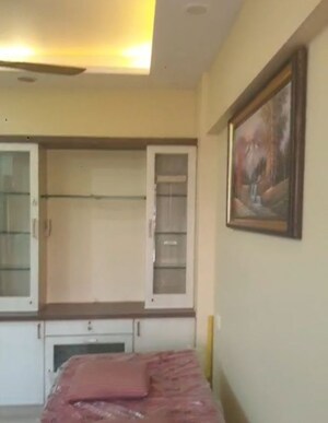 Room in 1 BHK Apartment at Avant Hillway, Goregaon East – for Rent