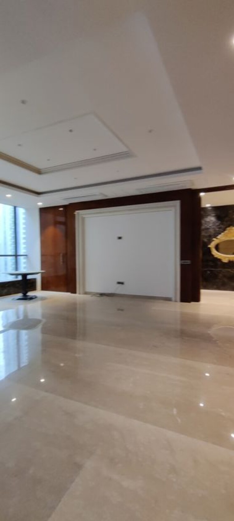 Room, kamala-mills Commercial Office Space 11000 Sq.Ft. In Lower Parel Mumbai 9322583