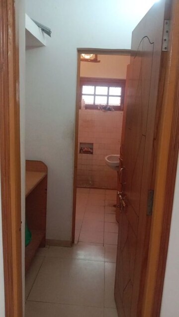 Room in 3 BHK Apartment at Nehru Enclave, Gomti Nagar – for Sale