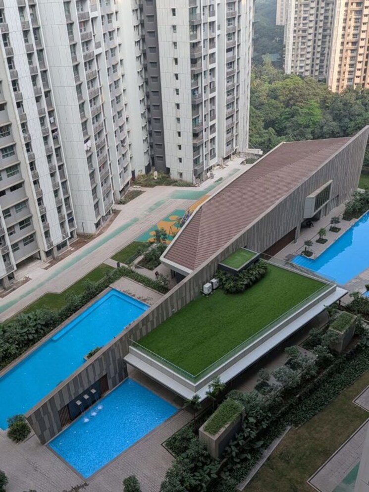Swimming Pool, kalpataru-immensa-b 2 Bedroom 598 Sq.Ft. Apartment In Kolshet Road Thane 9810671