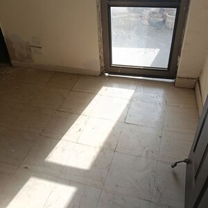 Room in 3 BHK Builder Floor at Unitech South City II, Sector 50 – for Rent