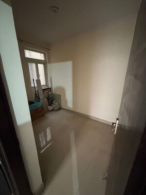 Master Bedroom in 2.5 BHK Apartment at Amrapali Silicon City, Sector 76 – for Rent