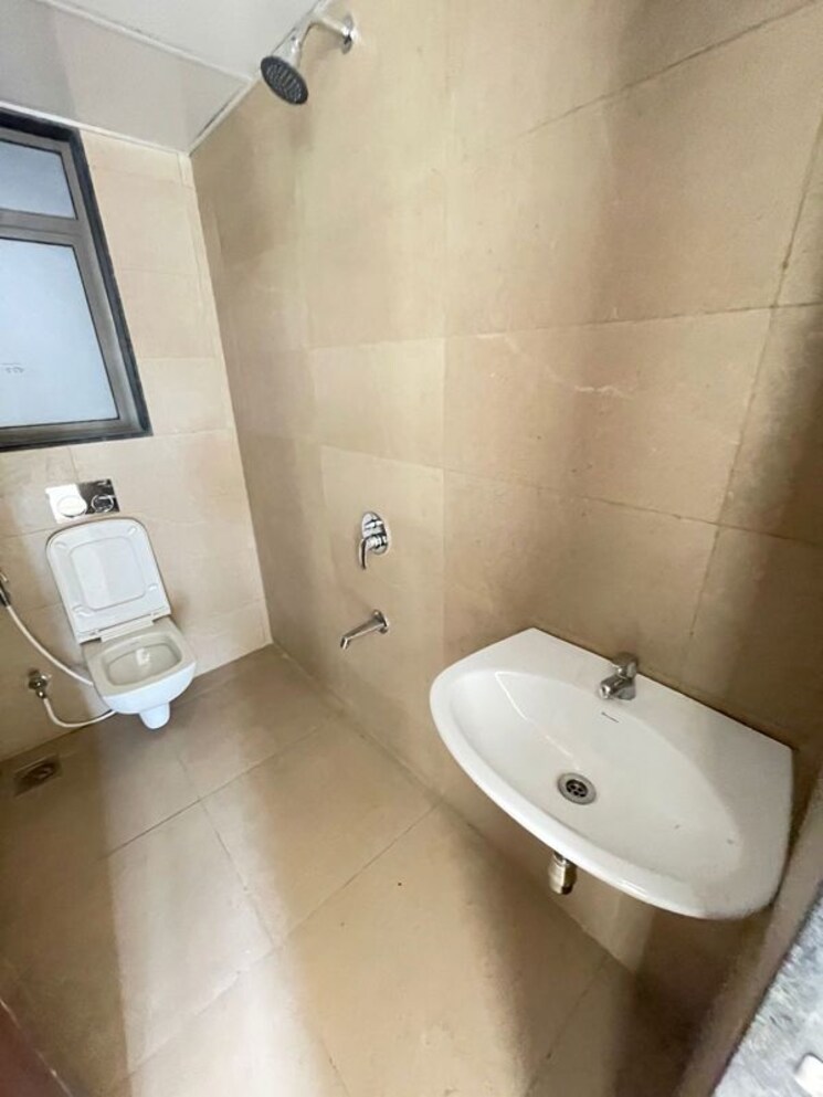 Bathroom, runwal-eirene 2 Bedroom 568 Sq.Ft. Apartment In Balkum Pada Thane 9810701