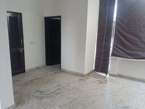 Room in 2 BHK Apartment at Ansal Plaza Sector-23, Sector 23 – for Rent