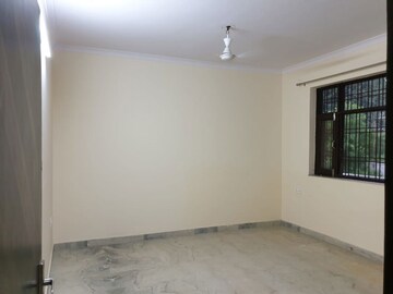 Room in 2.5 BHK Builder Floor at Ansal Plaza Sector-23, Sector 23 – for Rent