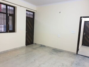 Room in 2.5 BHK Builder Floor at Ansal Plaza Sector-23, Sector 23 – for Rent