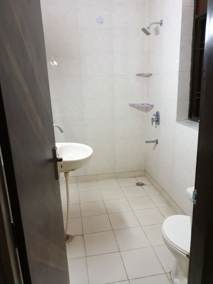 Bathroom, ansal-plaza-sector-23 2.5 Bedroom 1750 Sq.Ft. Builder Floor In Sector 23 Gurgaon 9810719