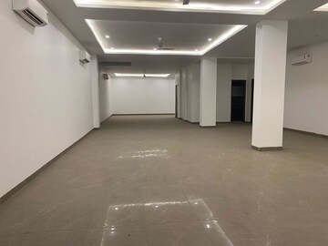 Room in 4 BHK Builder Floor at Panchsheel Park – for Rent